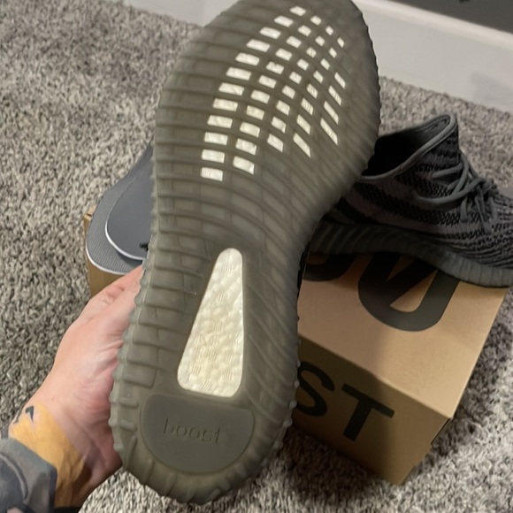 VNDS YEEZYS SIZE 12 - Picture 2 of 5